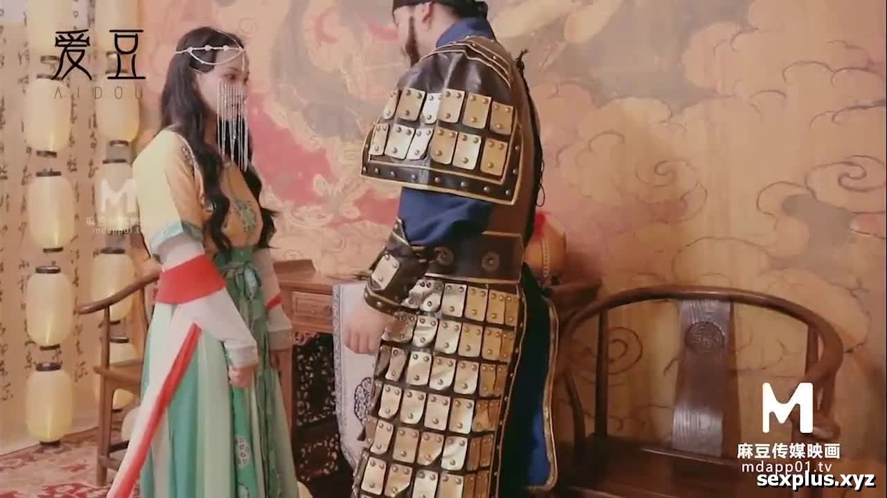 Tướng quân đi chinh chiến xa nhà về nhà thấy gái đẹp . Sex Trung Quốc